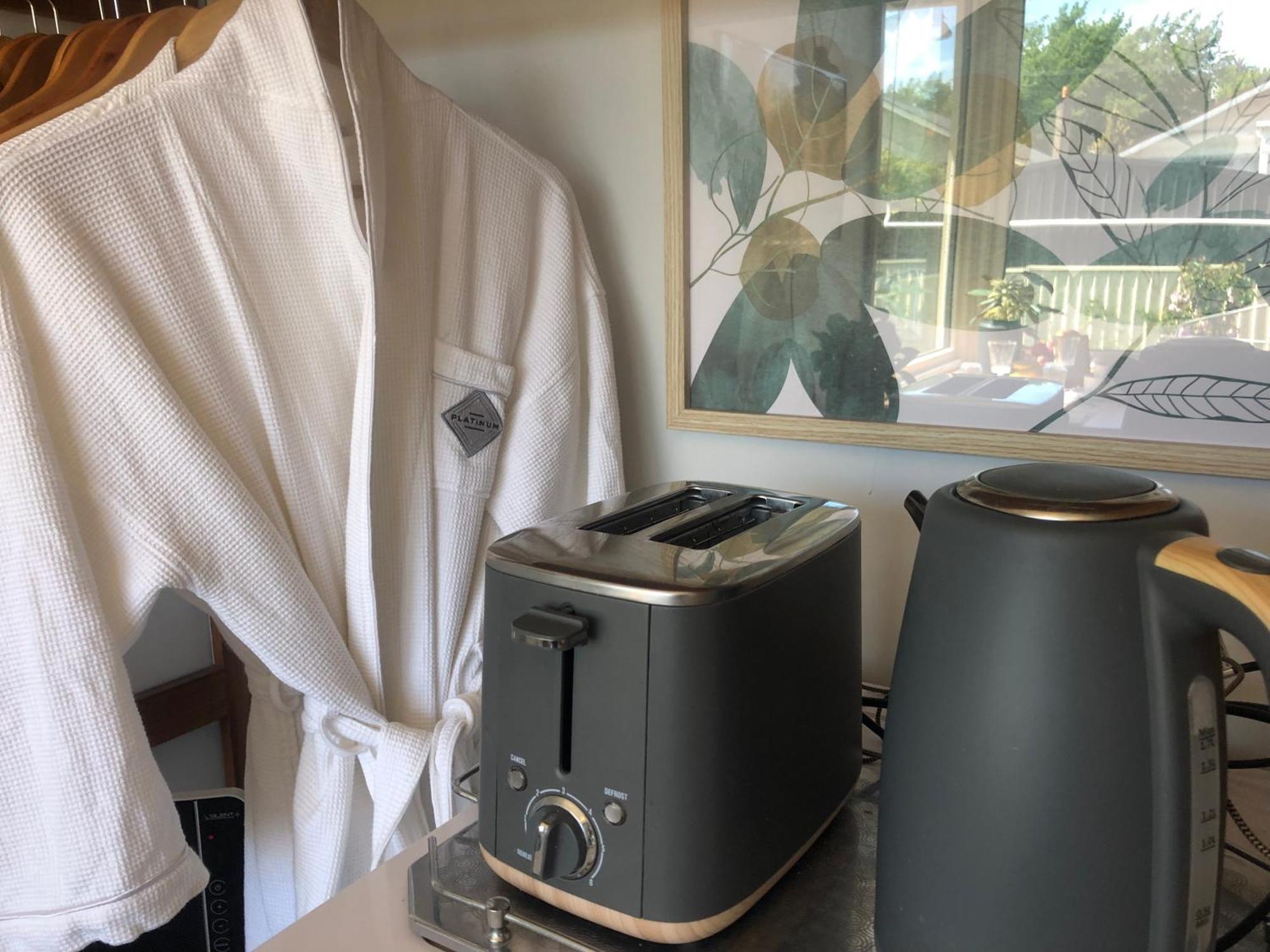 Lovely Budget Vegan Homestay Launceston Bagian luar foto