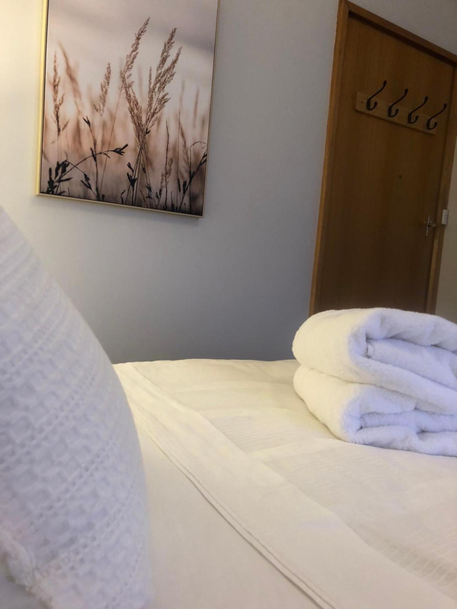 Lovely Budget Vegan Homestay Launceston Bagian luar foto