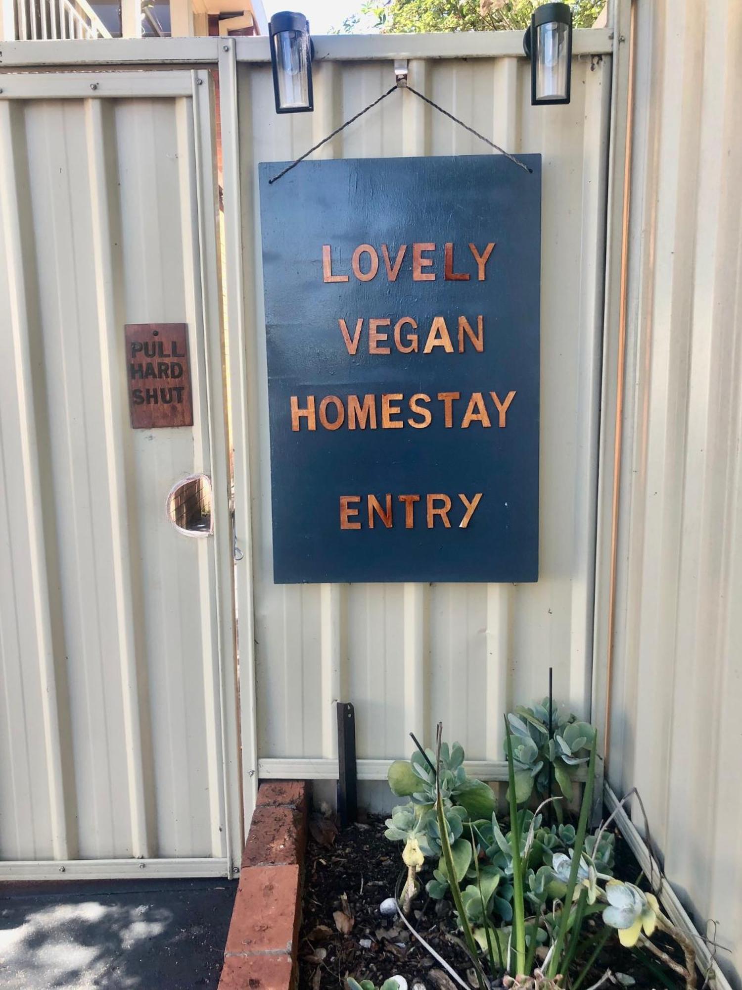 Lovely Budget Vegan Homestay Launceston Bagian luar foto