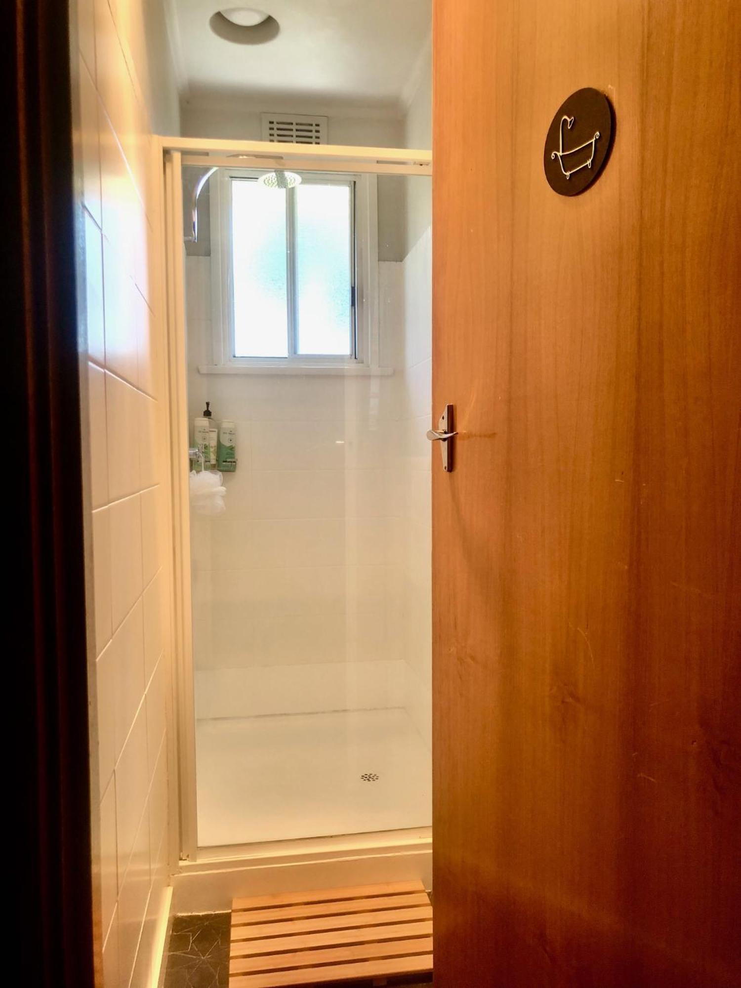 Lovely Budget Vegan Homestay Launceston Bagian luar foto