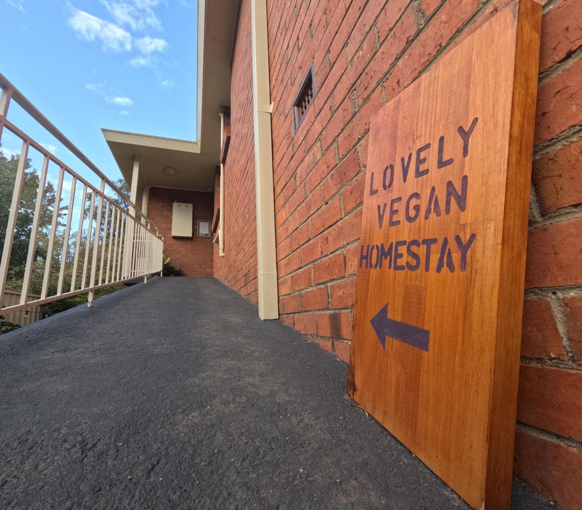 Lovely Budget Vegan Homestay Launceston Bagian luar foto
